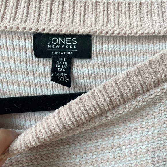 Super soft Blush pink and white sweater - Picture 2 of 4